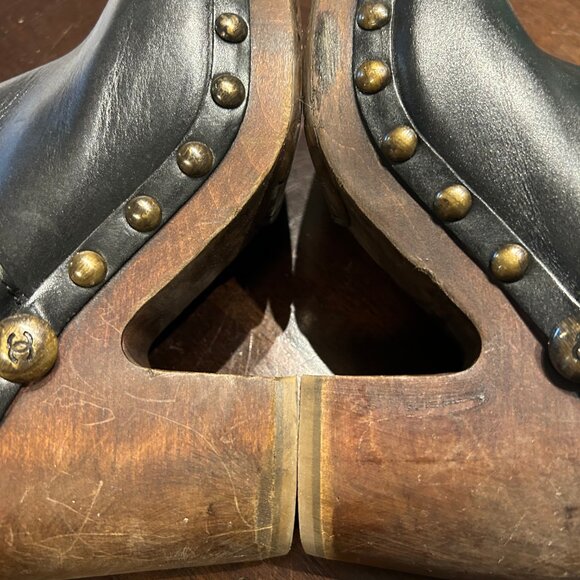 Womens Chanel Black Leather Wood Heel Studded Platform Mules Clogs 38.5 US/8 - Picture 15 of 16